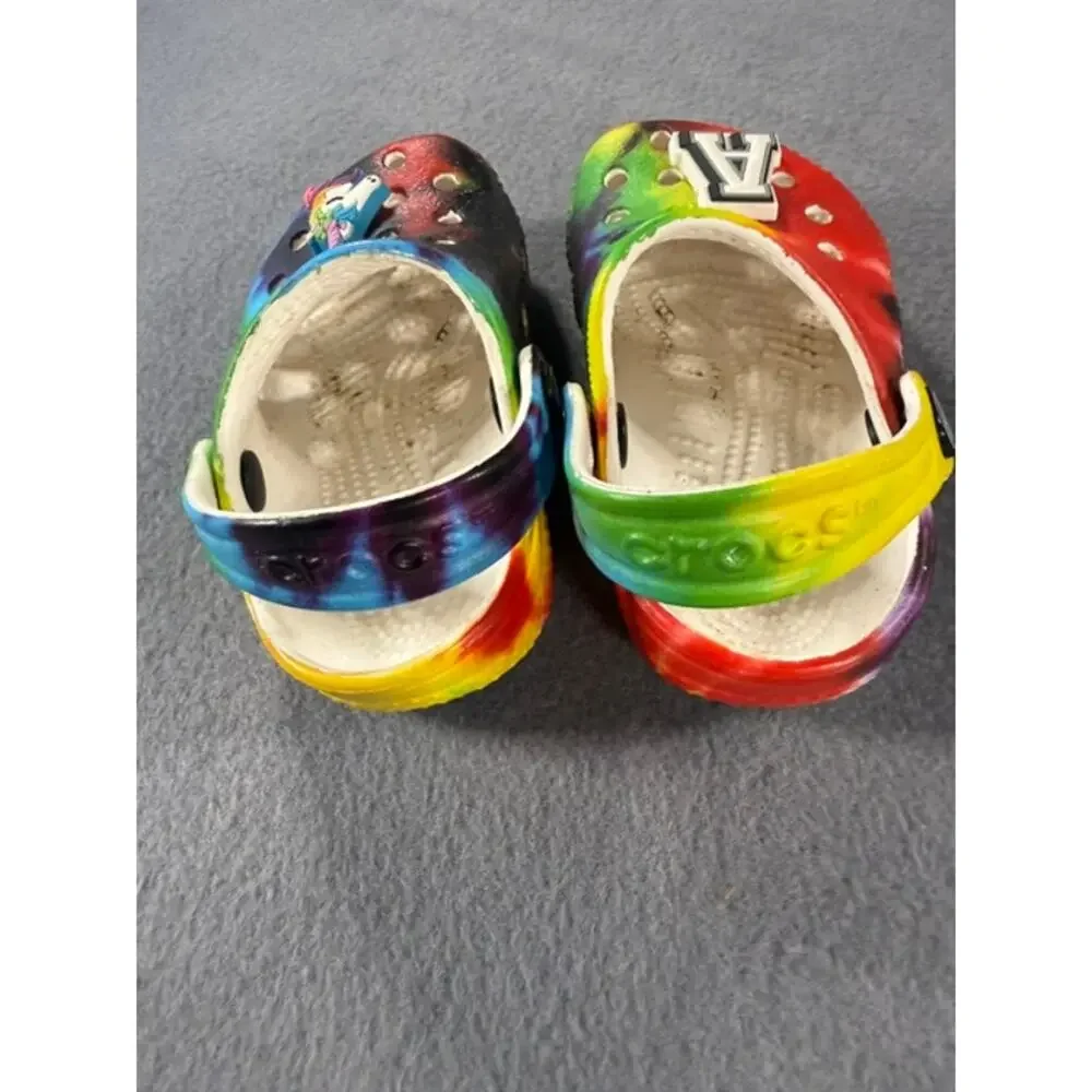 CROCS step into